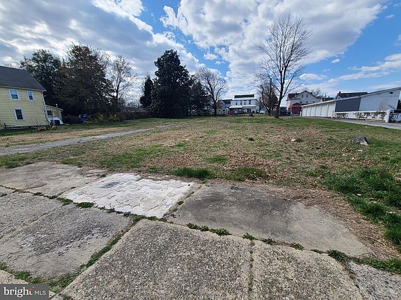 5th image of 22 S Railroad Ave