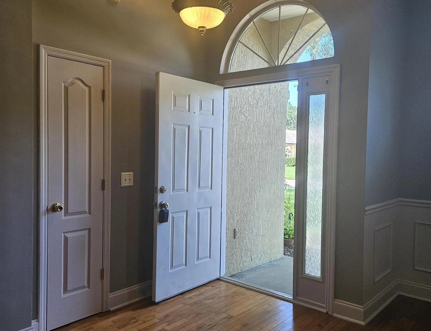 3 bed, 2.0 bath, 1739 sqft, $2,389 — Photo 3