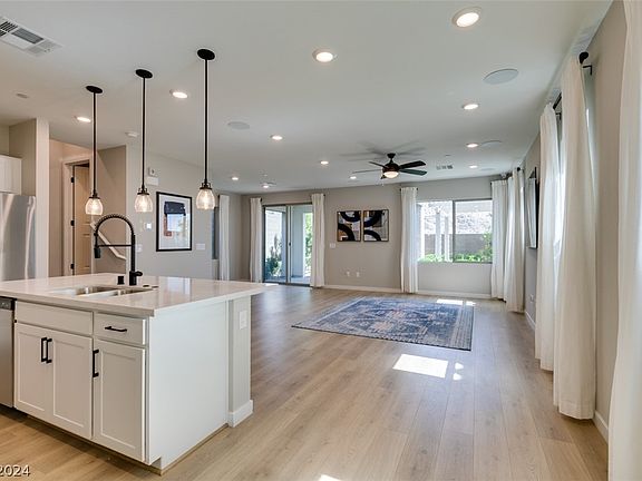 3rd image of 11528 Desert Hollow Ave