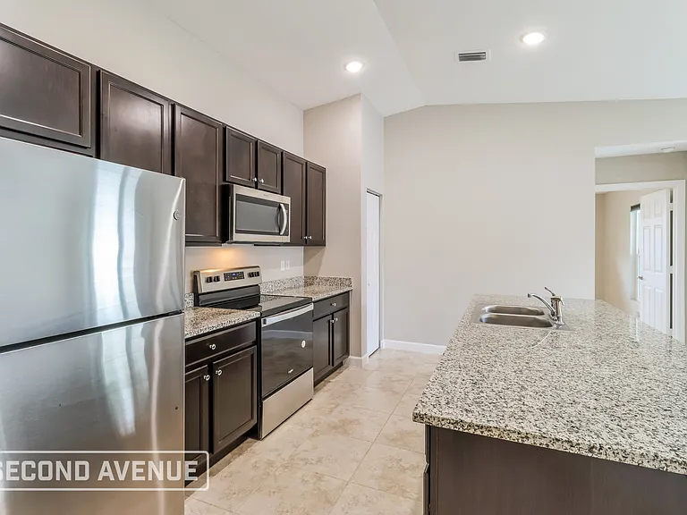 259 Trenton Ave SW — Photo 4
