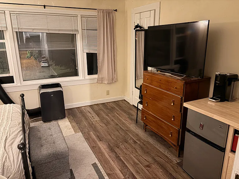 2762 N Oakland Ave #B — Photo 12