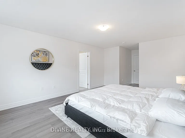 9241 White Oak Ave — Photo 23