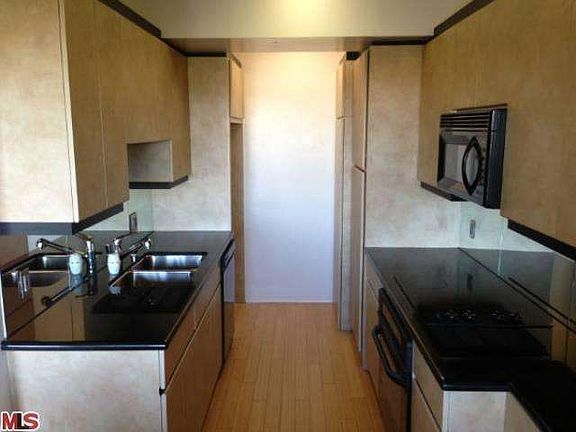 3rd image of 838 N Doheny Dr APT 607