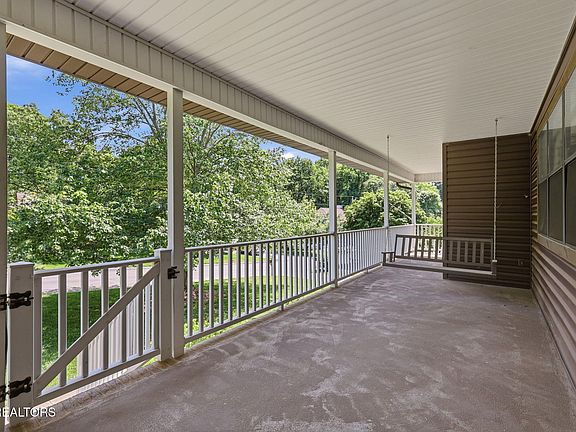 5th image of 2112 Pine Meade Rd