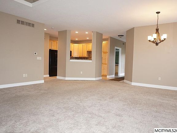 4th image of 31 Pebble Creek Ct