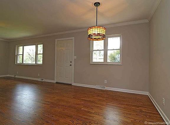 5th image of 601 N School St