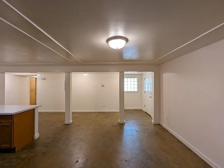 Hillegass Court Apartments — Photo 16