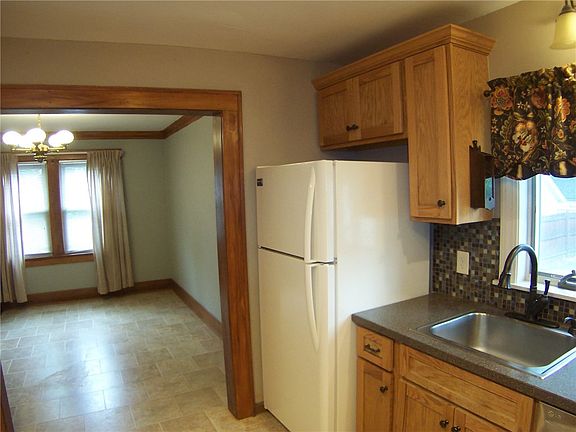4th image of 86 Everett St
