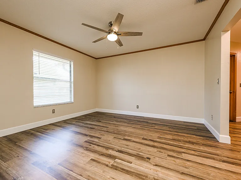 1523 Poplar Dr — Photo 12