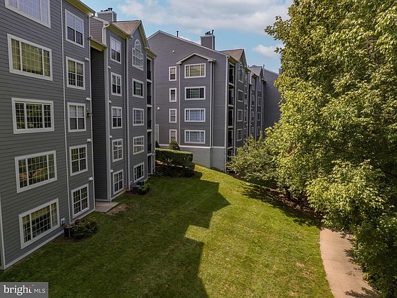 5th image of 20410 Shore Harbour Dr APT A