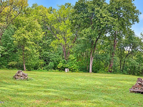 5th image of 584 W Beech Grove Rd