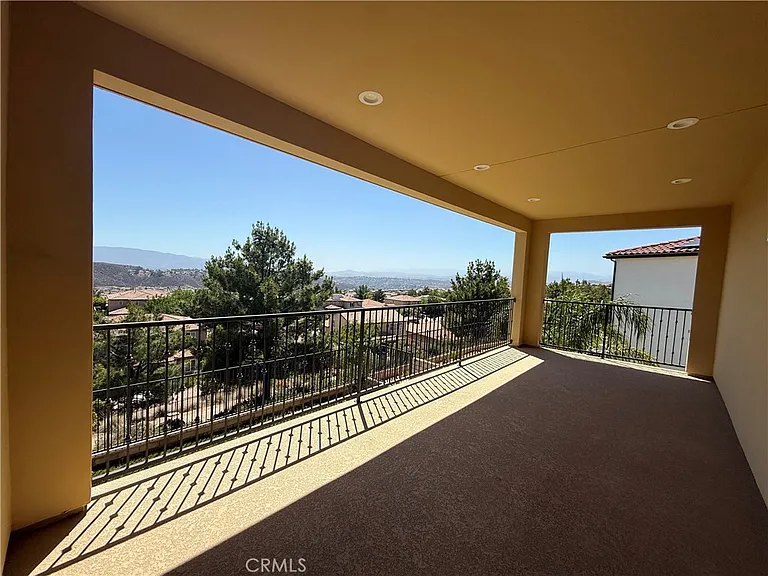19042 Martino Ct — Photo 37