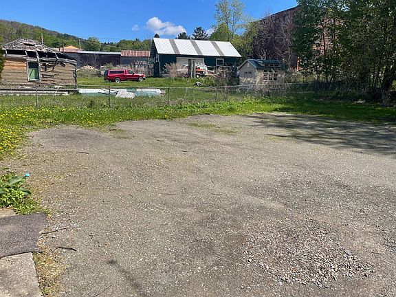 3rd image of 7 Wells Ave