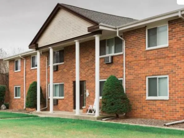 225 E Market St, Burlington, WI 53105