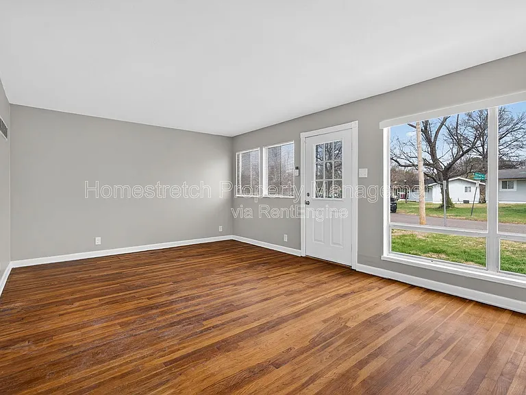 10201 Gourock Dr — Photo 11