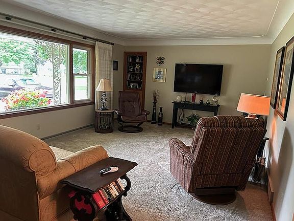 4th image of 8219 Brookwood Dr