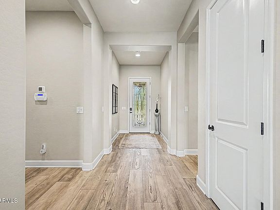 3rd image of 1132 E HOLLAND PARK Drive