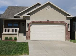 692 N Stonne Ln, Kaysville, UT 84037