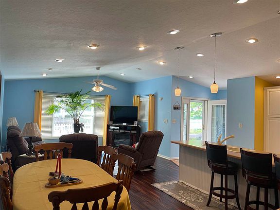 5th image of 127 E Broadway St #1