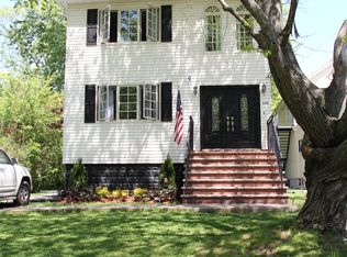 135 Arbutus Ave, Staten Island, NY 10312