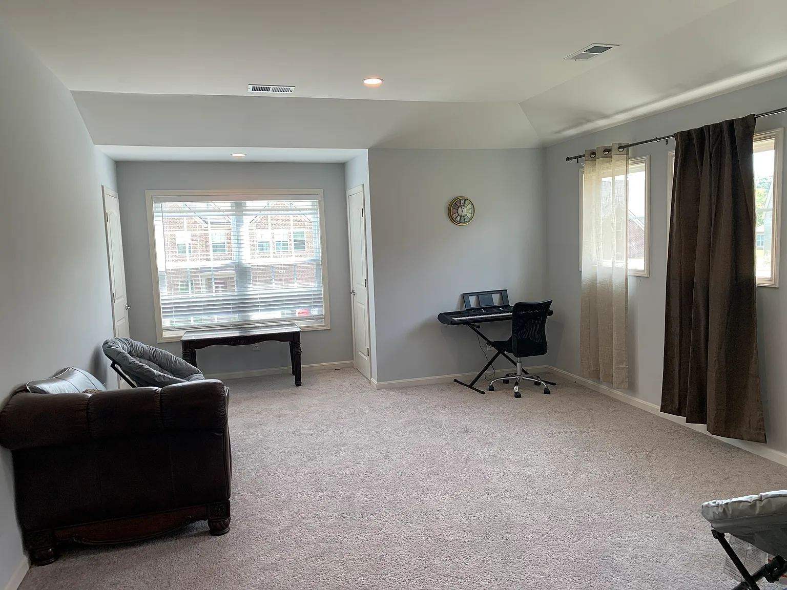 5 bed, 3364 sqft, $3,400 — Photo 4