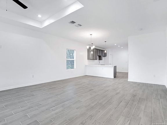 4th image of 614 Erline Ave
