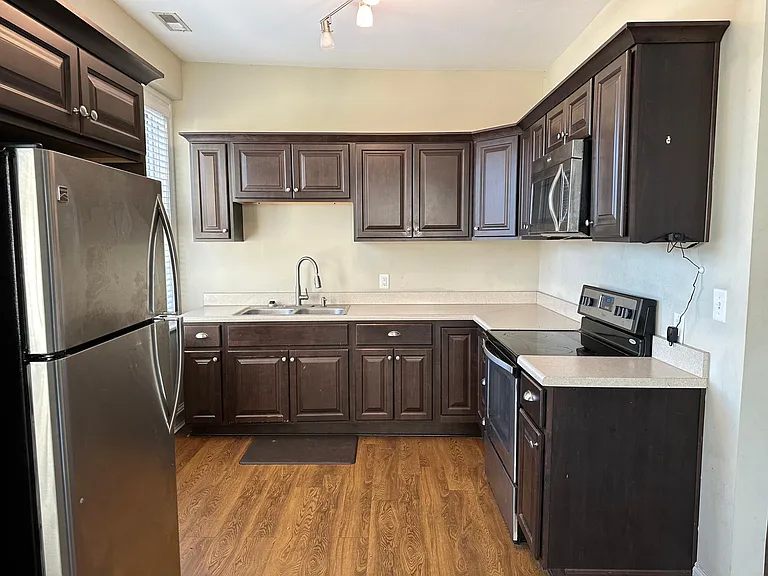 310 Saint Andrew St #5 — Photo 3