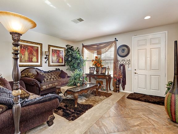 4th image of 28822 Cloverdale Cir