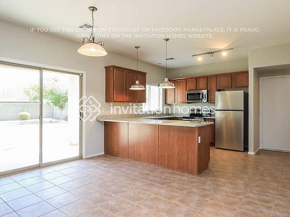 5th image of 1559 E Megan Dr
