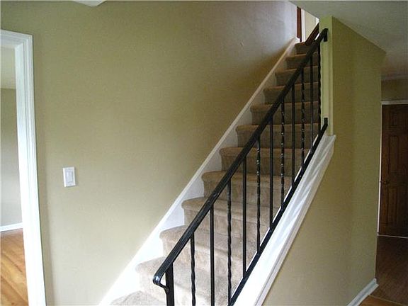 Bright and fresh entrance hall