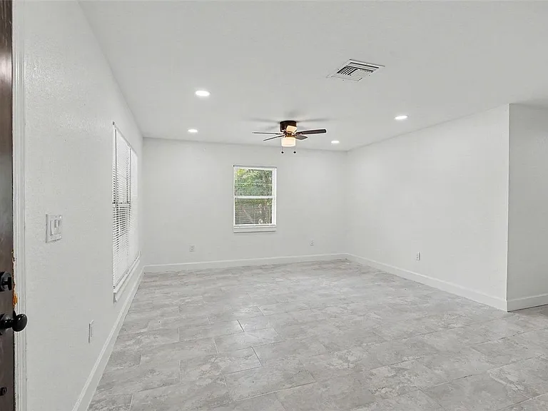 1128 Neville Ave — Photo 4