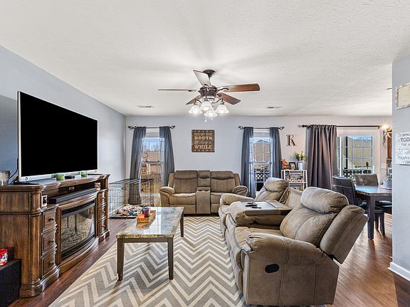 4th image of 205 Emerald Cir