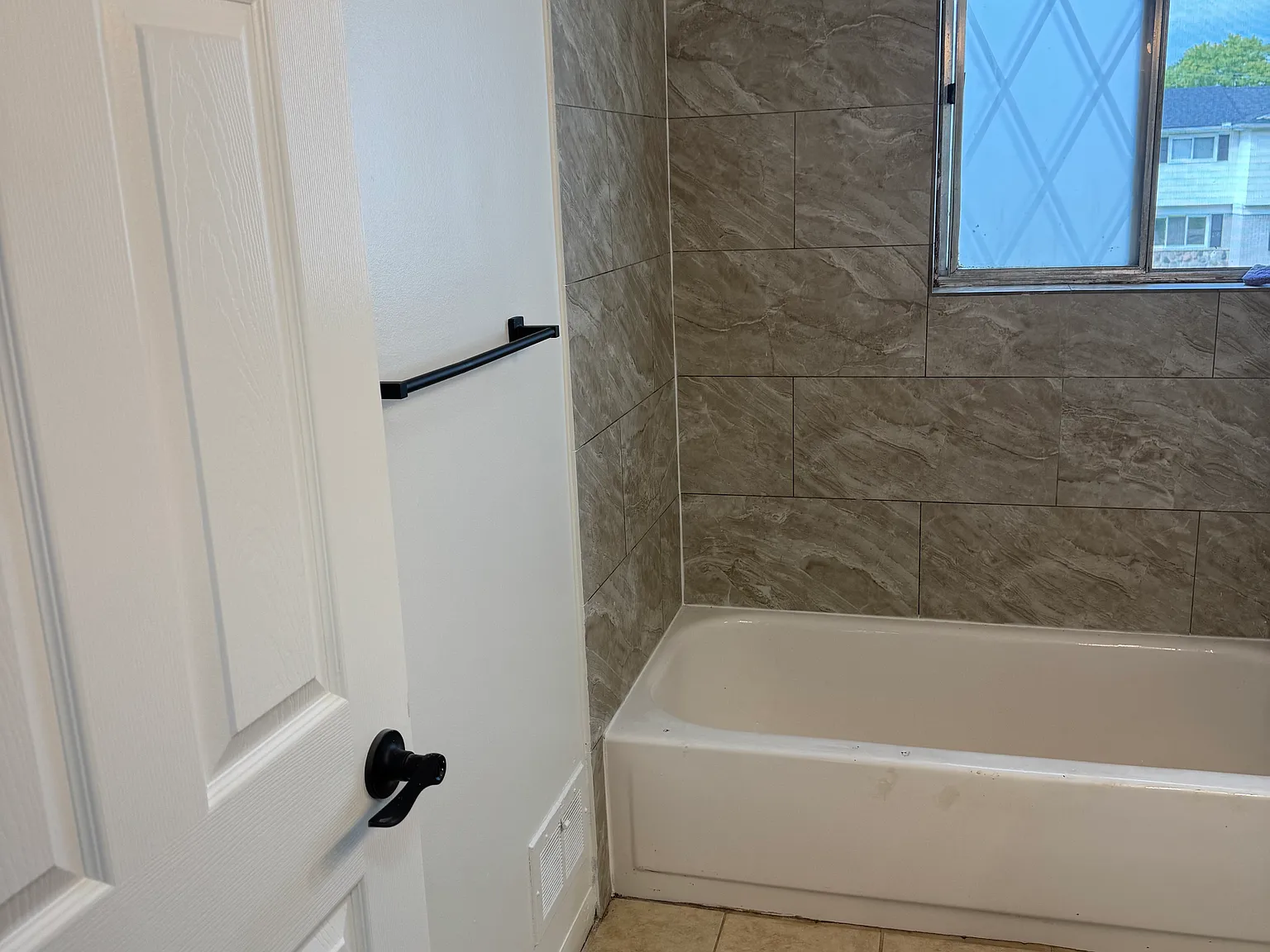 2 bed, 1126 sqft, $1,300 — Photo 2