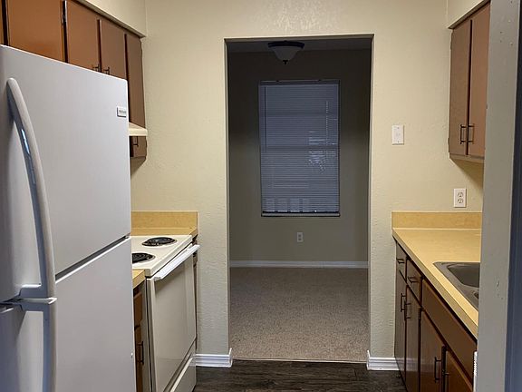 2nd image of 462 Lombard St