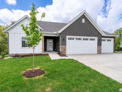 669 Sweet Wood Ln, Blue Grass, IA, 52726