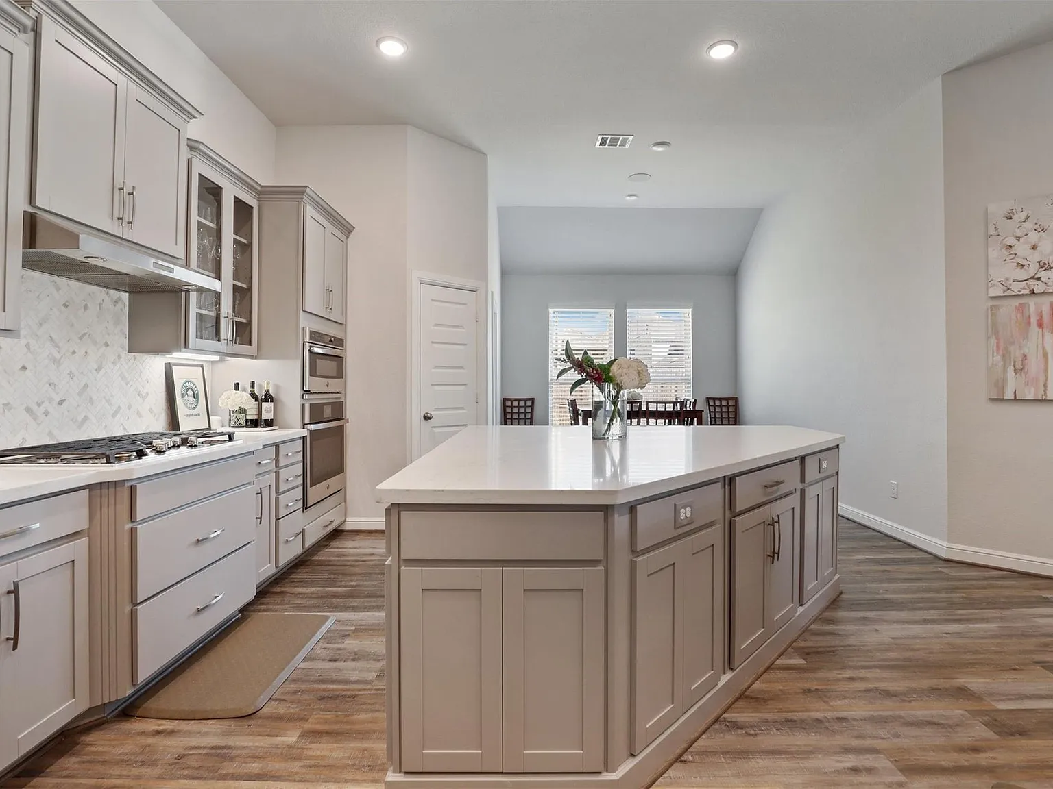 5 bed, 4.0 bath, 3443 sqft, $5,000 — Photo 4
