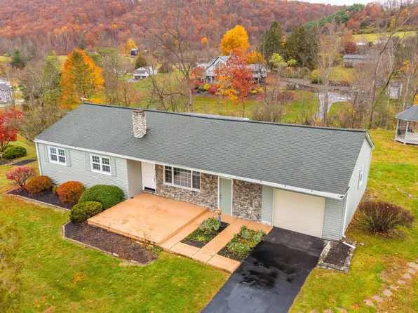 27 Upper Woodcrest Rd, Berwick, PA 18603