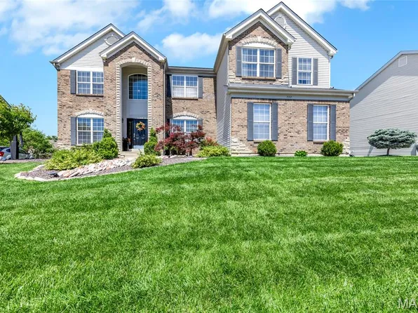7107 Whisper Creek Dr, Wentzville, MO 63385
