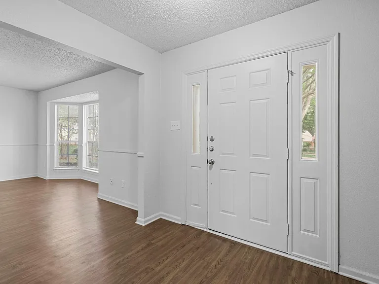 2313 Longmeadow St — Photo 4