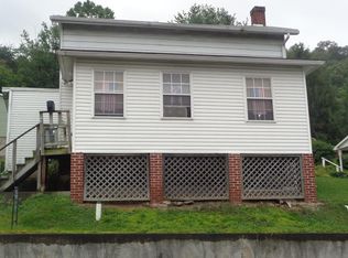 402 E Freedom Ave, Burnham, PA 17009