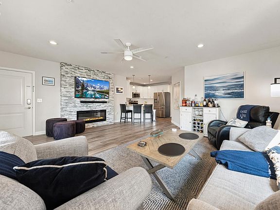 3rd image of 2602 S Waterside Ct