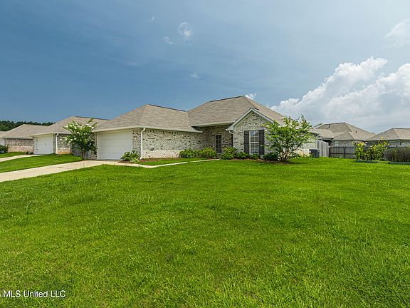 3rd image of 1215 Addison Ln