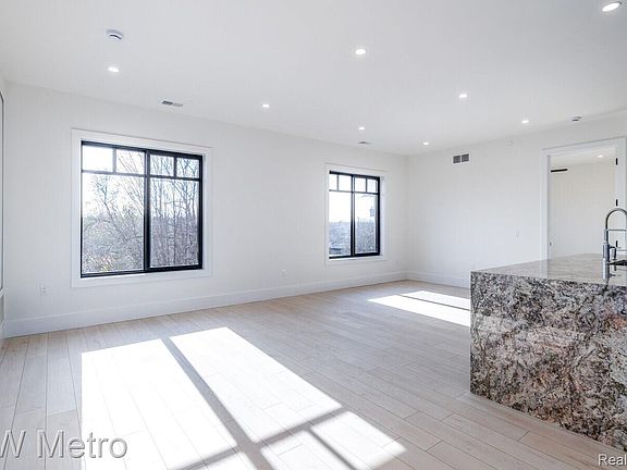 3rd image of 120 E Liberty St #302