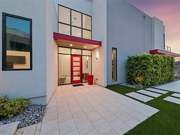 3rd image of 383 Solitude Peak Ln
