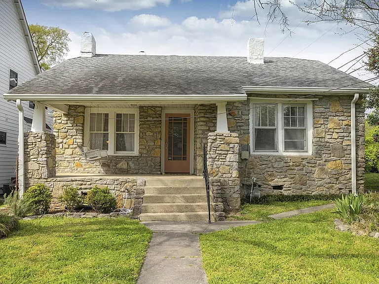 327 Vivelle Ave #A — Photo 2