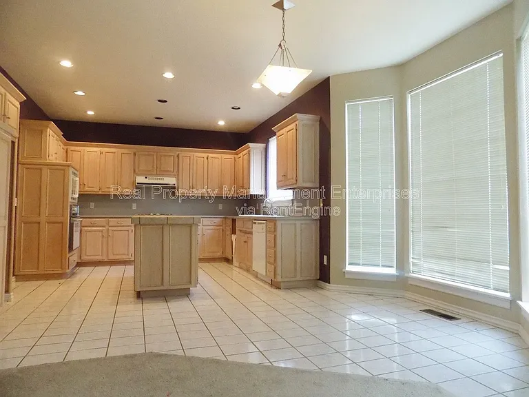 10018 Birkenhead Ct — Photo 6
