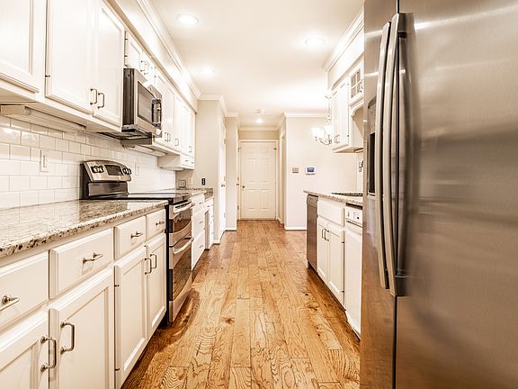 5th image of 8539 Olde Mill Cir W