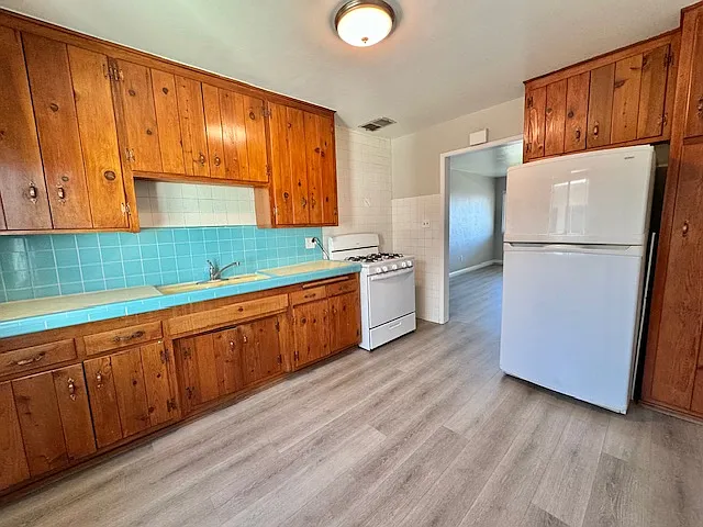 4010 Kansas St — Photo 2