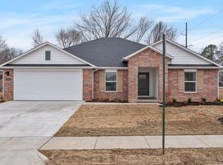 433 W Canada Dr, Farmington, AR 72730