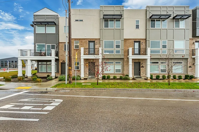 4 bed, 3.5 bath, 2538 sqft, $2,750 — Photo 1